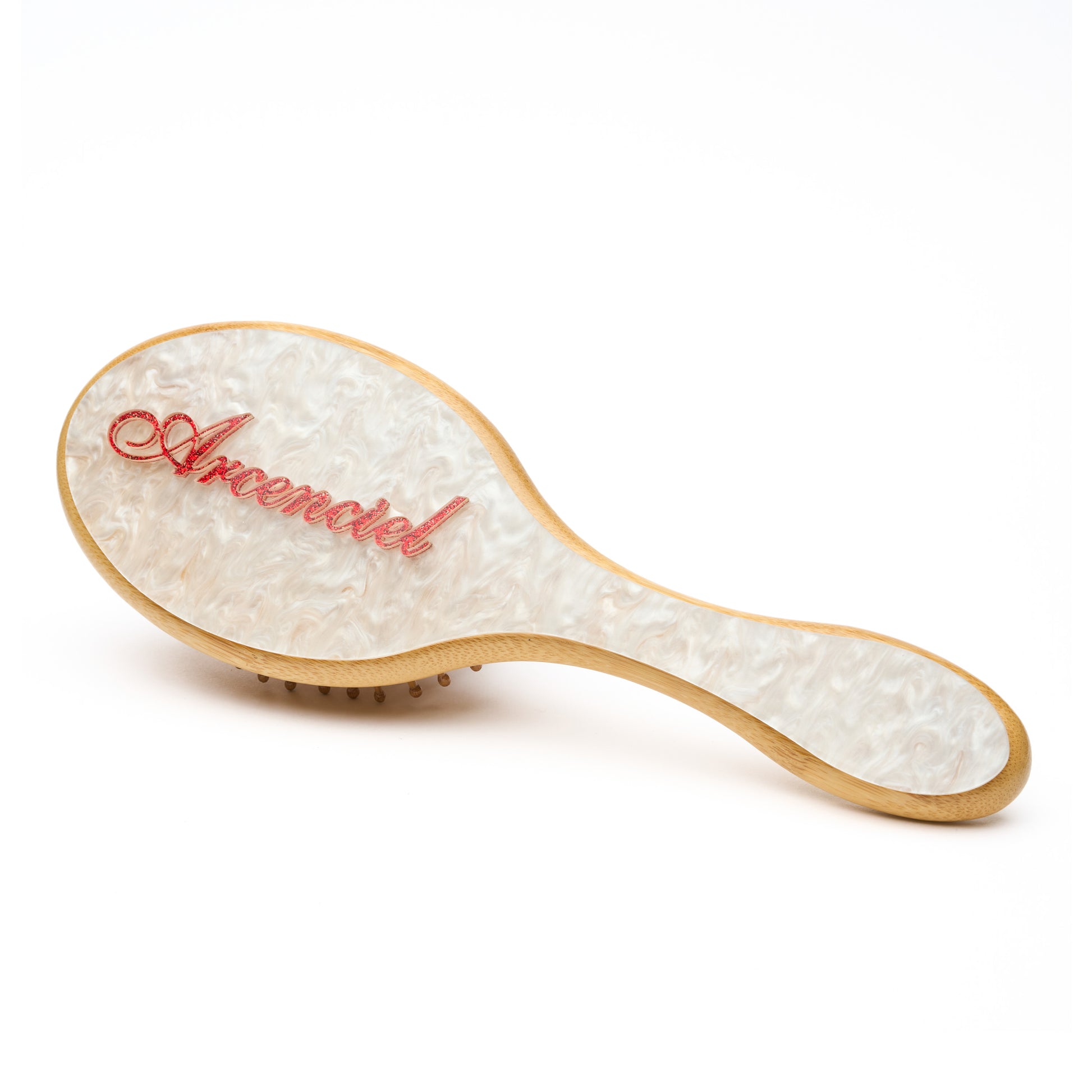 “Arc-en-ciel Pearl Brush”