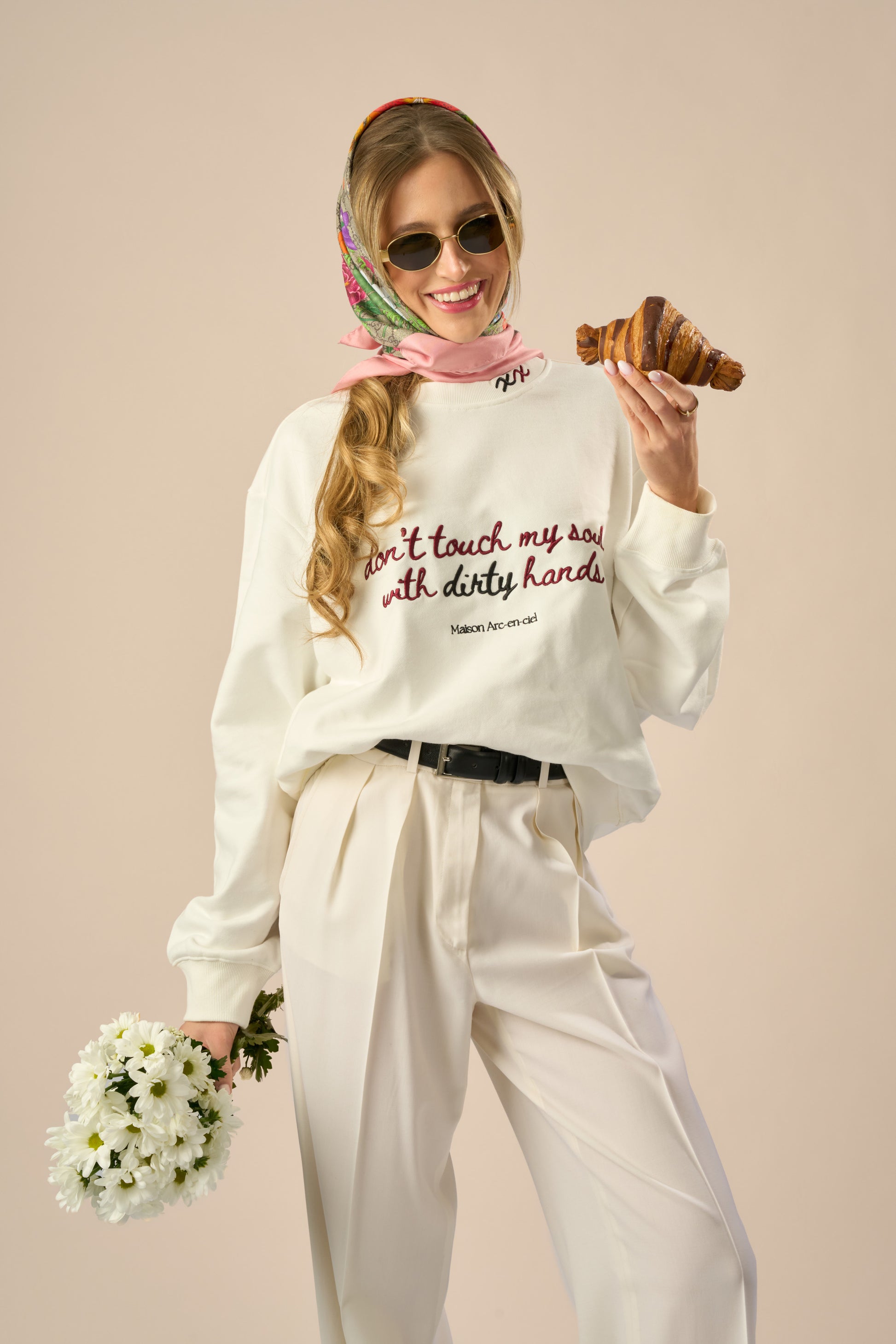 “Belle âme” Embroidered Sweatshirt