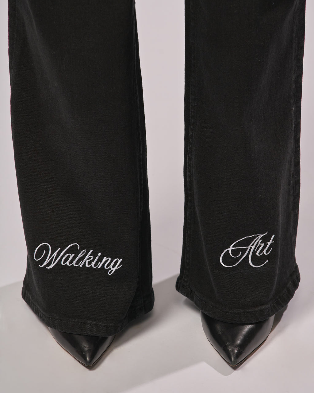 "WALKING ART" JEANS – BLACK