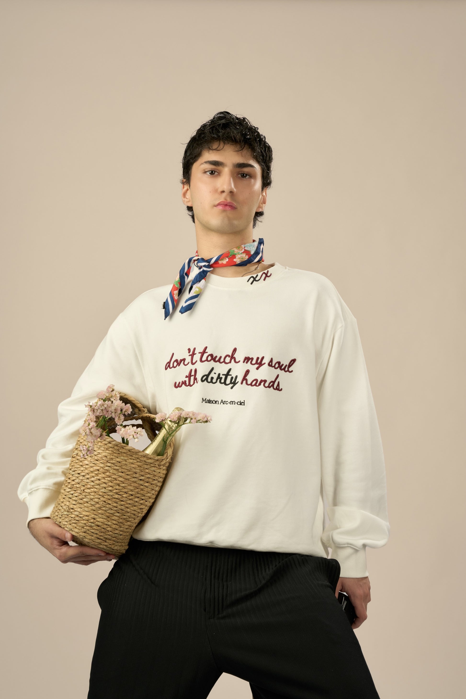 “Belle ǎme” Embroidered Sweatshirt