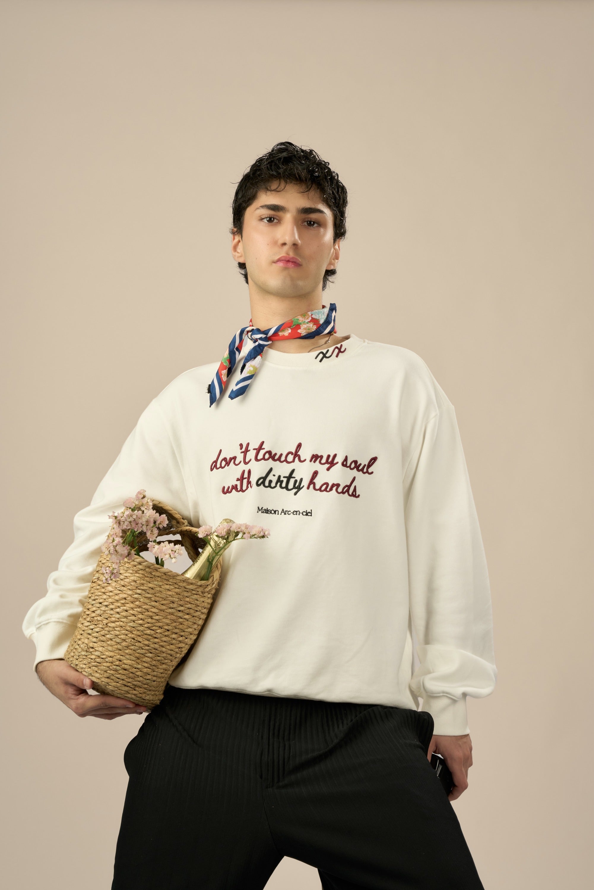 “Belle ǎme” Embroidered Sweatshirt