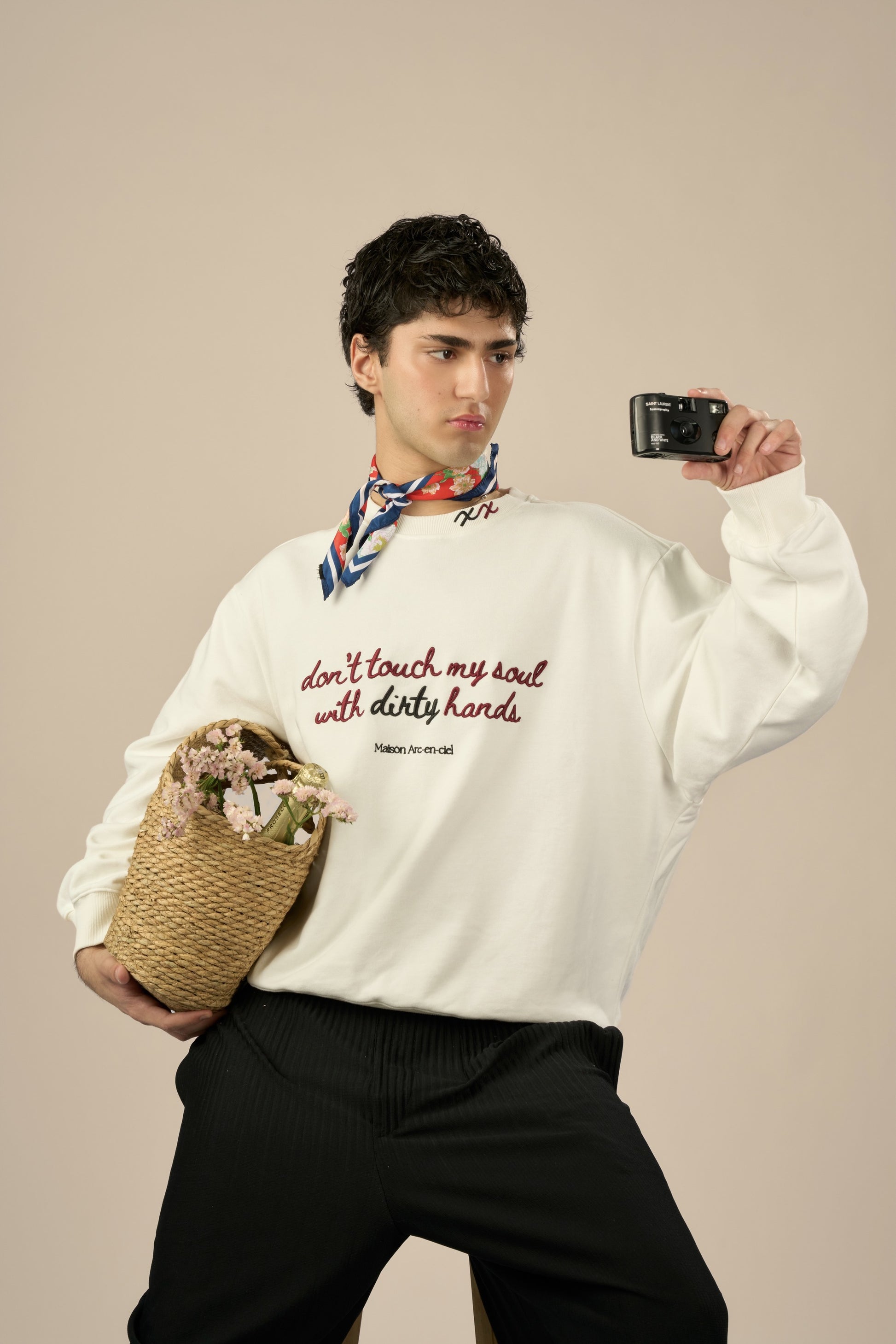 “Belle ǎme” Embroidered Sweatshirt