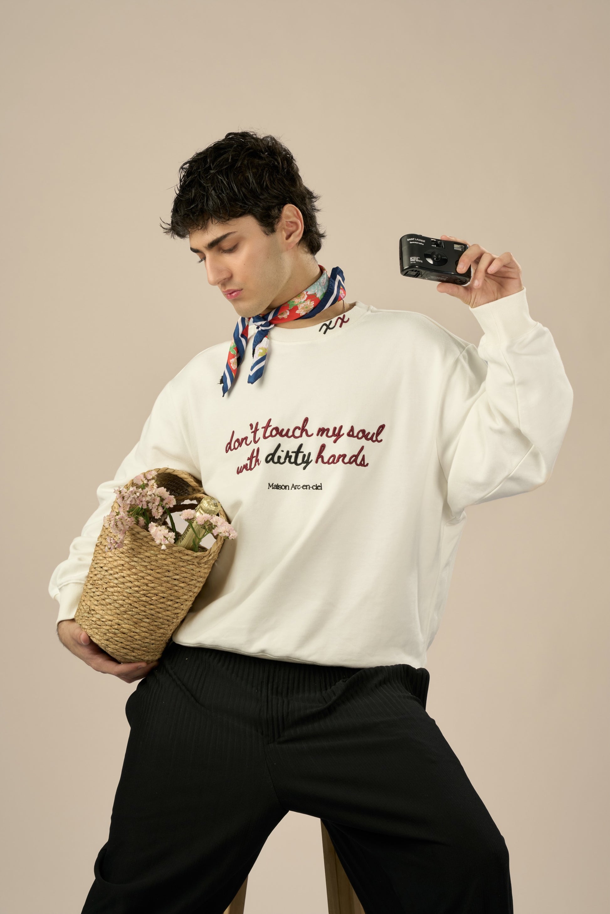 “Belle ǎme” Embroidered Sweatshirt